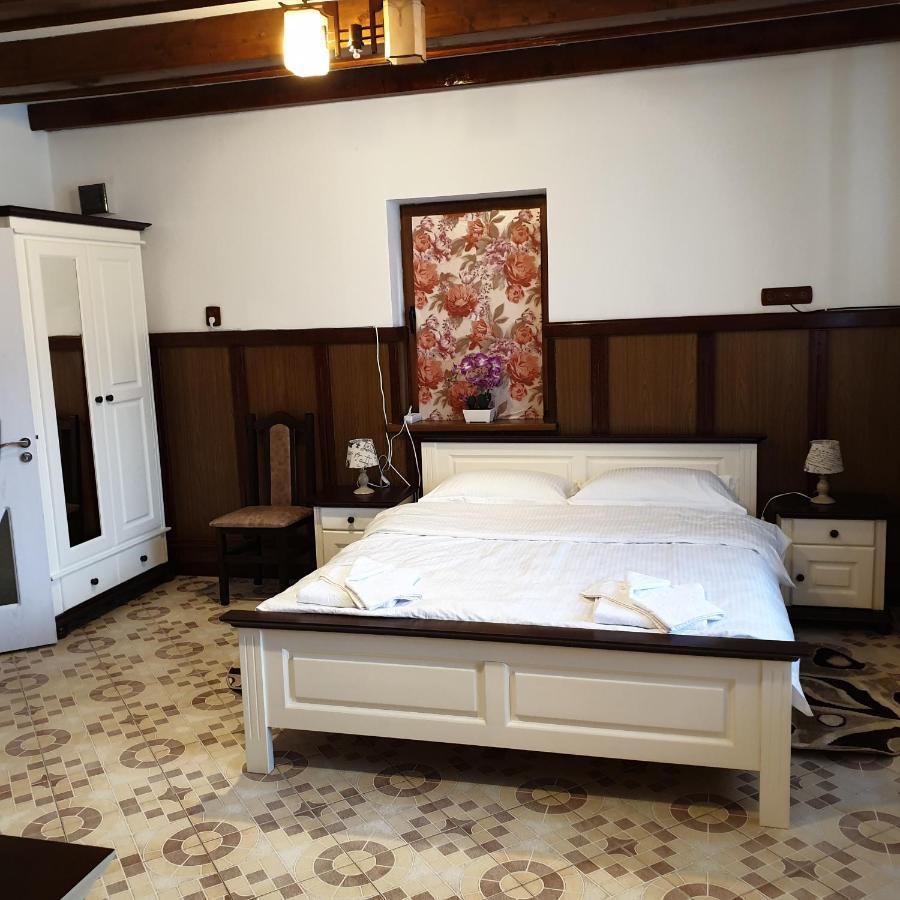 Отель Casa Poenaru Кымпулунг-Молдовенеск Экстерьер фото