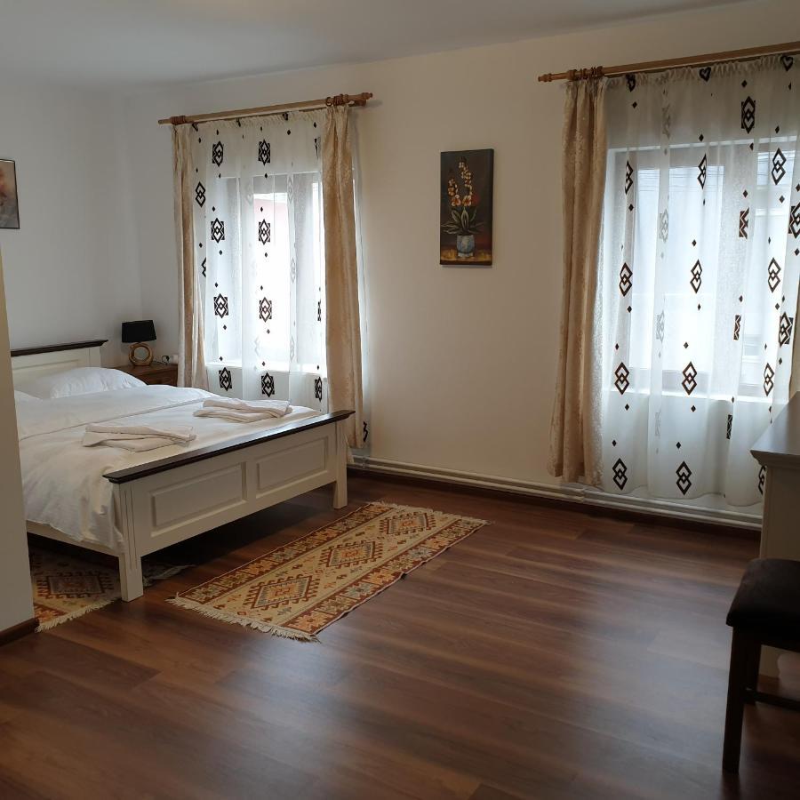 Отель Casa Poenaru Кымпулунг-Молдовенеск Экстерьер фото