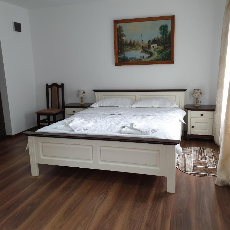 Отель Casa Poenaru Кымпулунг-Молдовенеск Экстерьер фото