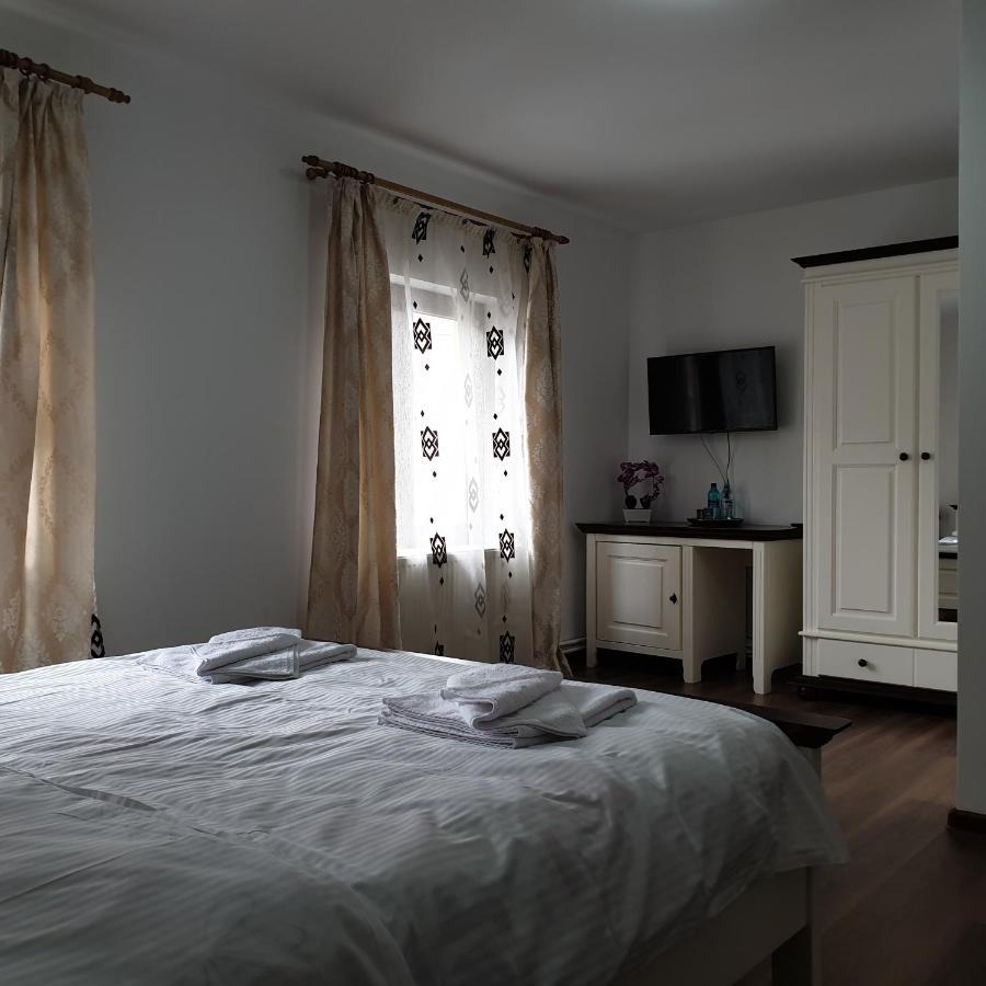 Отель Casa Poenaru Кымпулунг-Молдовенеск Экстерьер фото