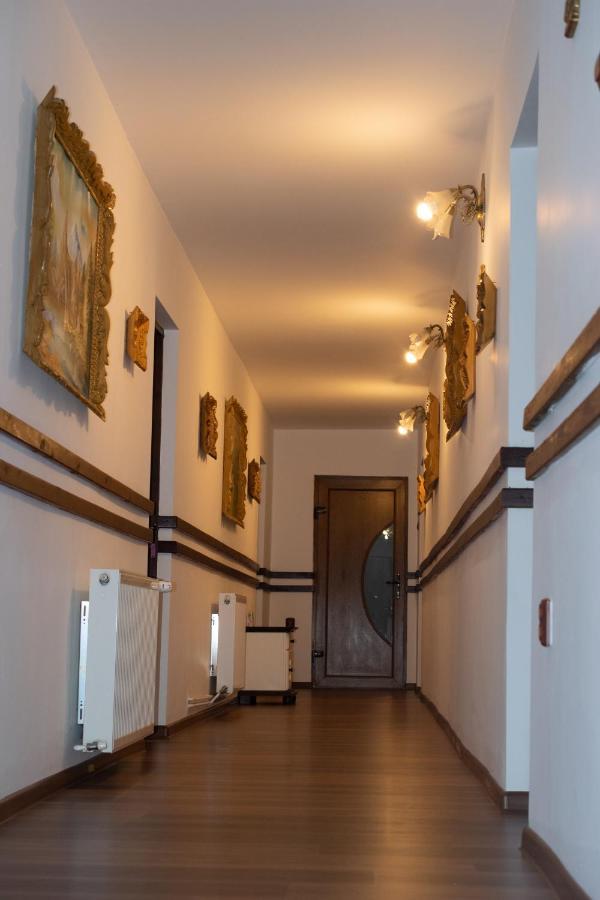Отель Casa Poenaru Кымпулунг-Молдовенеск Экстерьер фото