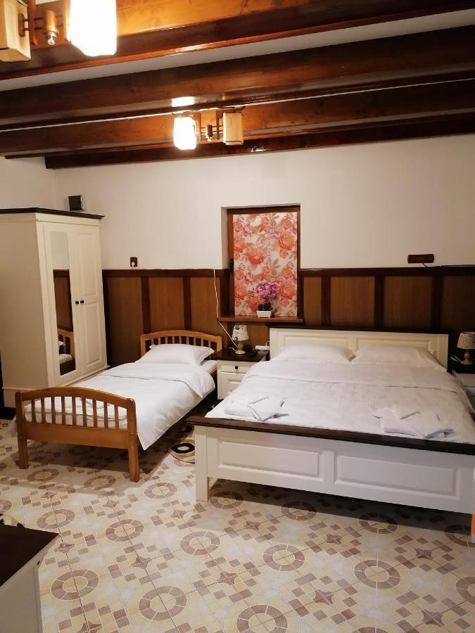 Отель Casa Poenaru Кымпулунг-Молдовенеск Экстерьер фото