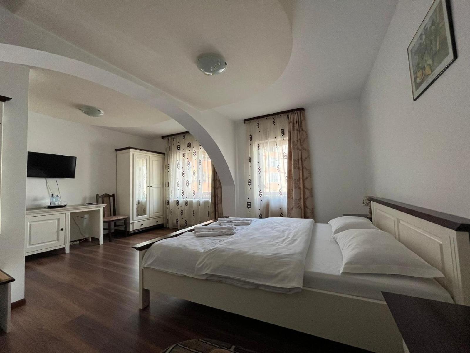 Отель Casa Poenaru Кымпулунг-Молдовенеск Экстерьер фото